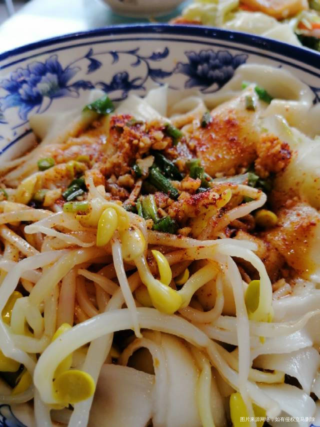 今天可算是开荤了 和同事去吃了油泼面 还吃了