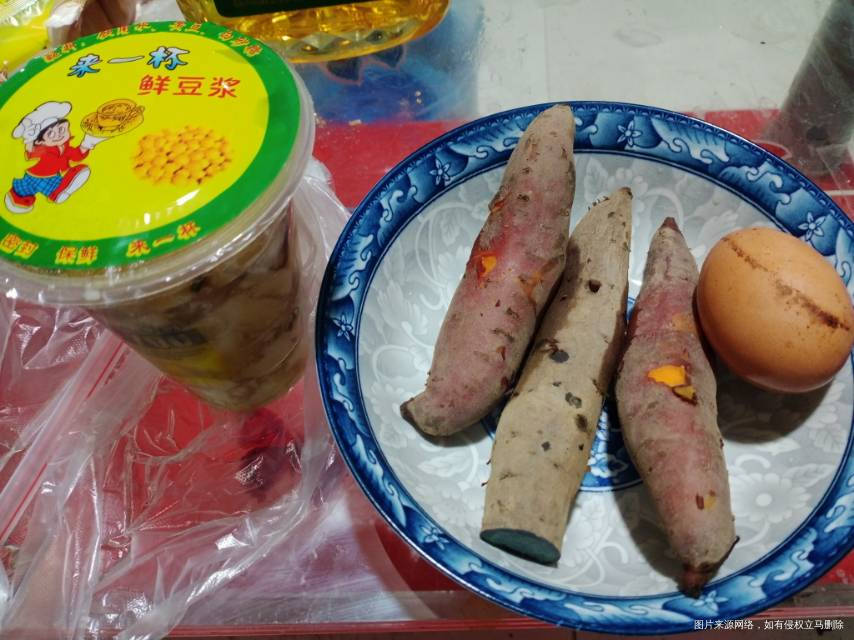 早餐红薯鸡蛋豆腐脑午餐西红柿鲫鱼汤晚饭太忙吃