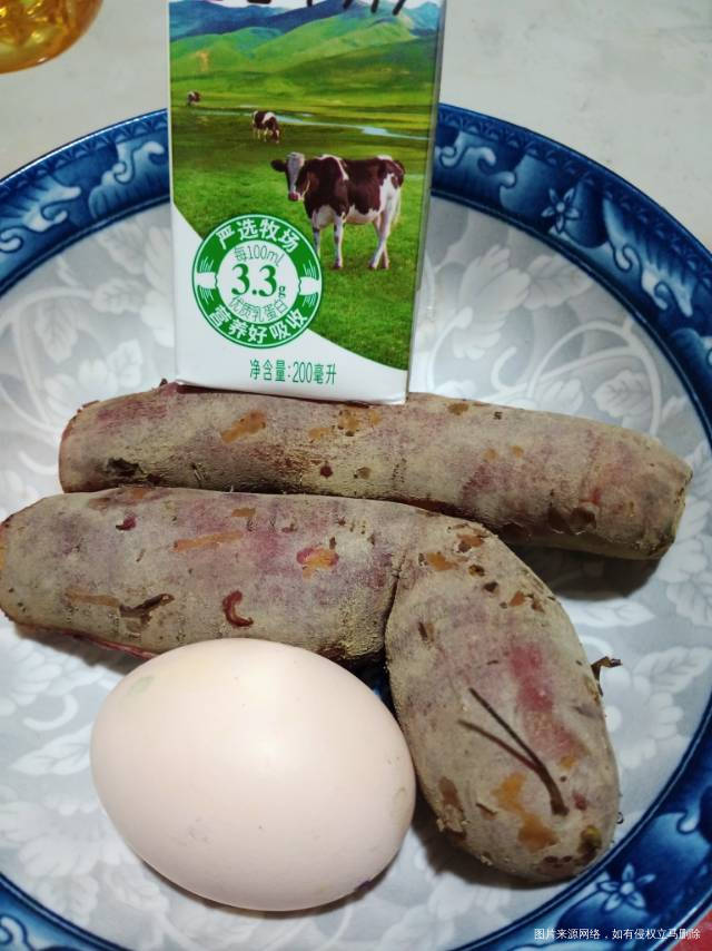 早餐鸡蛋红薯牛奶午餐西红柿鸡胸肉加荞麦面晚上