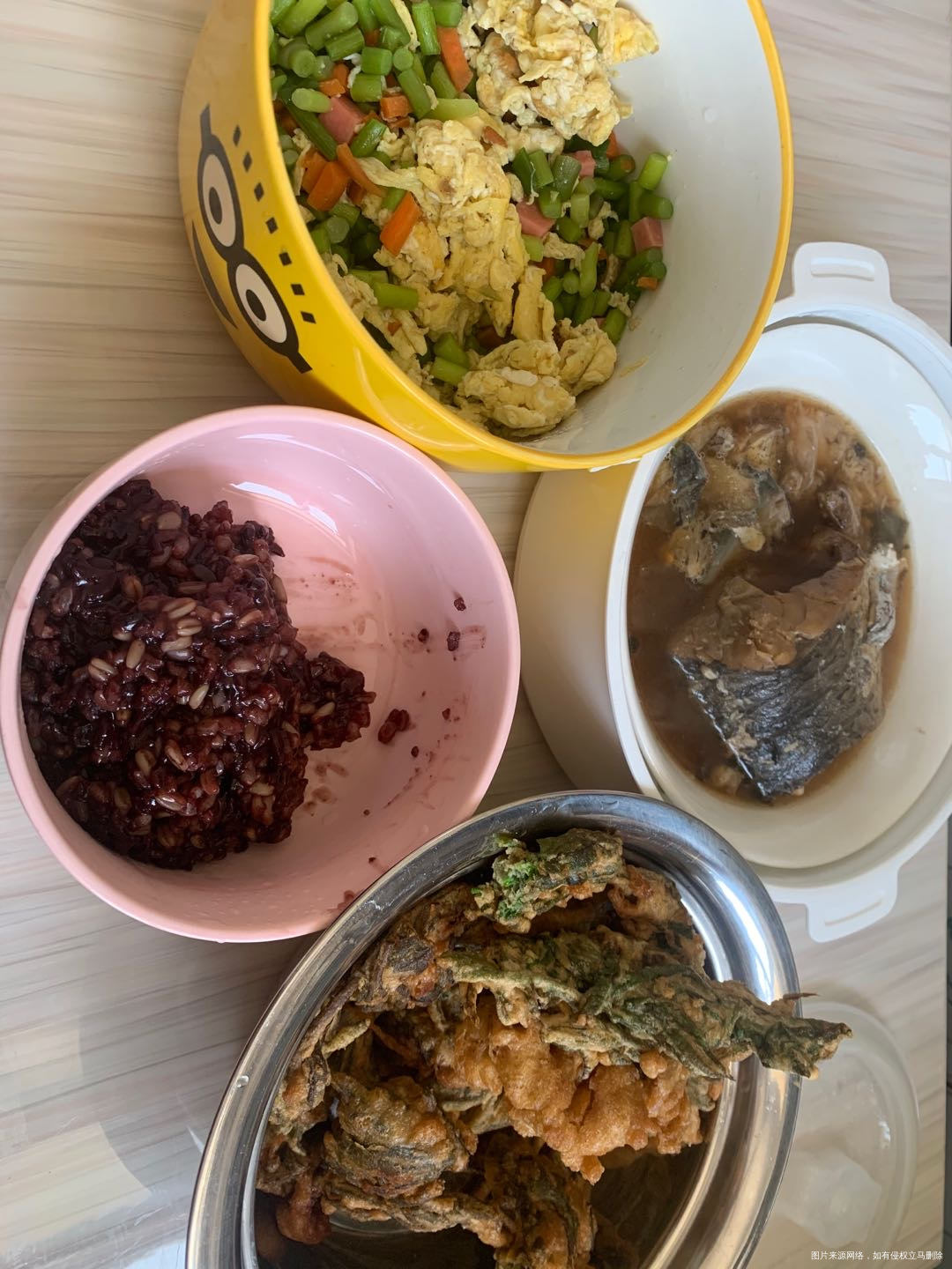 午餐🥣糙米饭➕鱼肉➕鸡蛋炒蒜苔➕炸香椿糙米