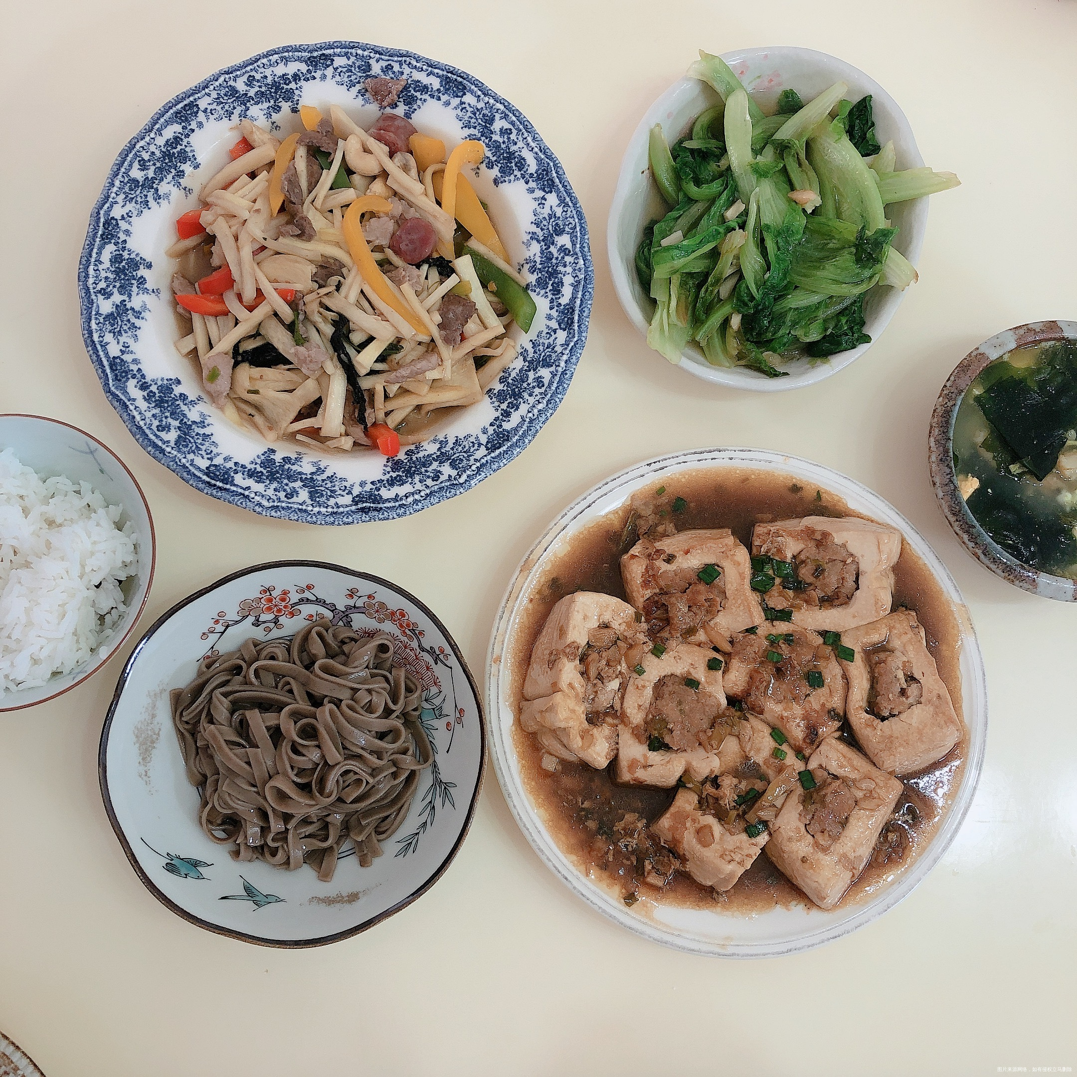 早餐无糖黑豆浆紫薯蛋白午餐有机生菜酿豆腐茭白