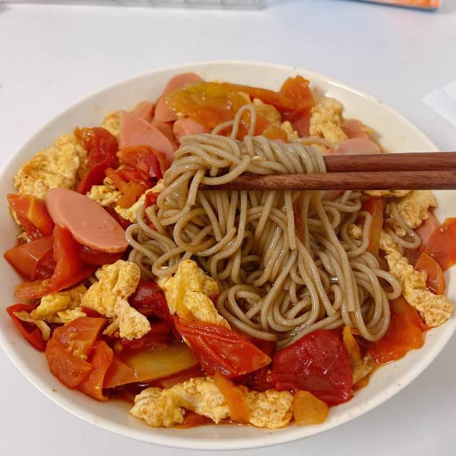 晚饭前快步走半小时,跳绳半个小时,继续晚餐打