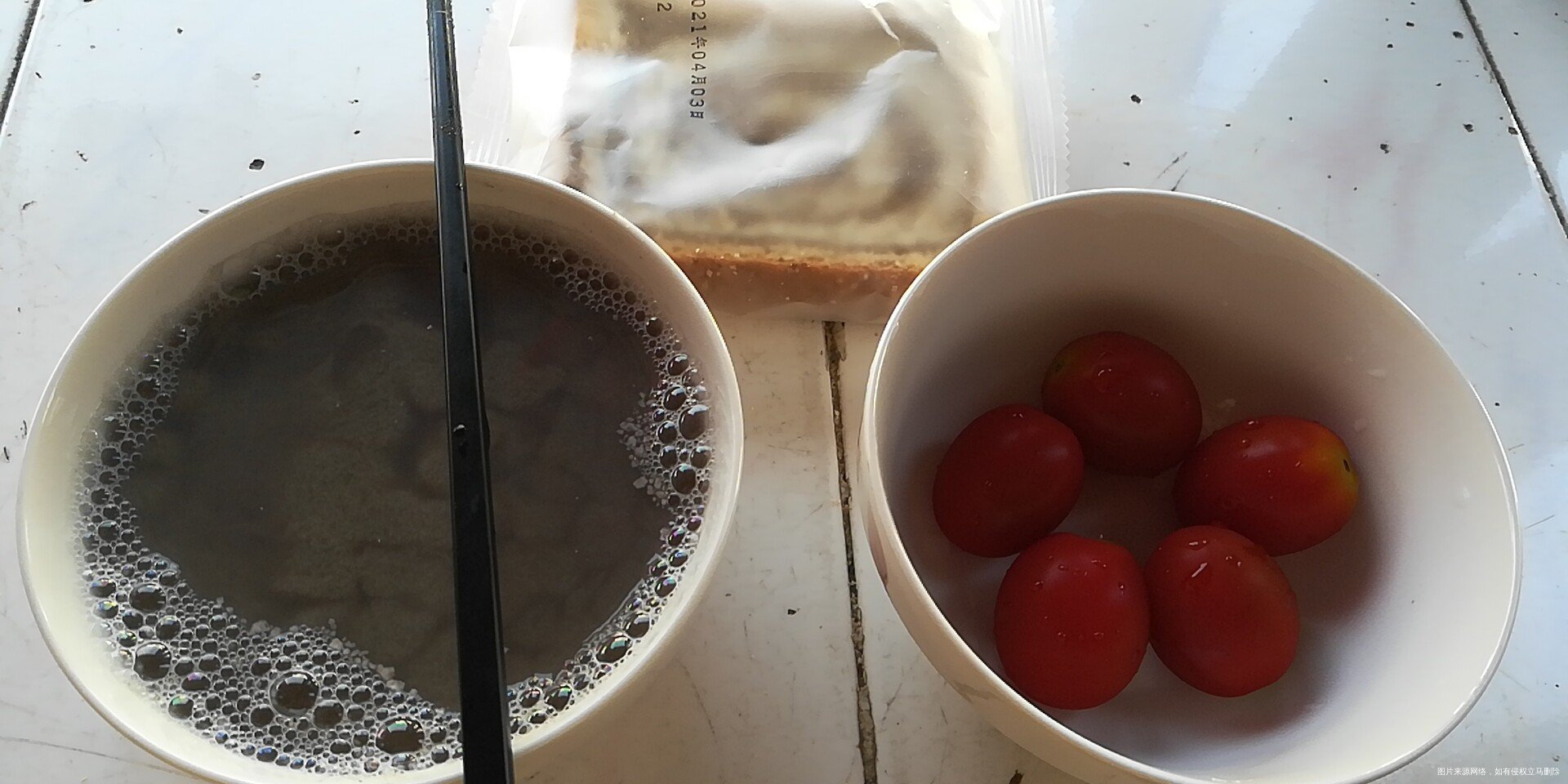 一碗无糖黑豆浆5个小番茄1袋2片的荞麦无糖低