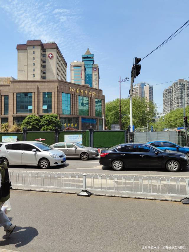 今天去医院了,开了药,饮食今天不规律,就吃了