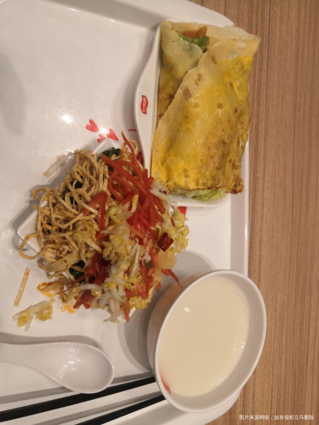 早餐打卡:半份煎饼果子+一份凉菜+一份豆浆