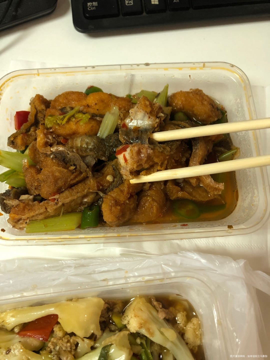 早饭一个鸡蛋一个包子中饭鱼和干锅花菜五点吃了