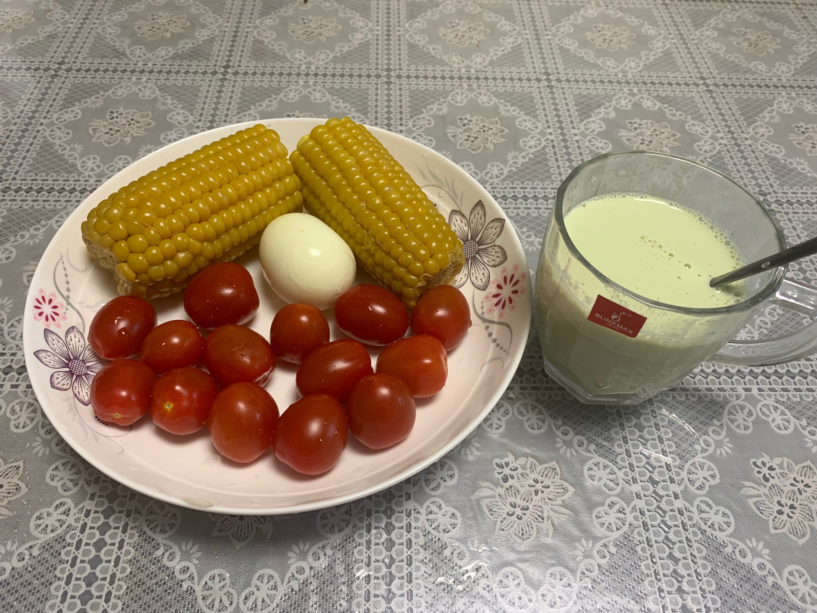 早安🌞 吃饱上班💼 今天下雨啦 大家注意