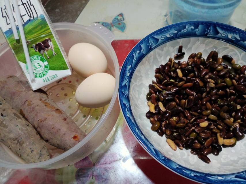 415周四早上黑豆红薯鸡蛋牛奶中午西红柿鸡蛋