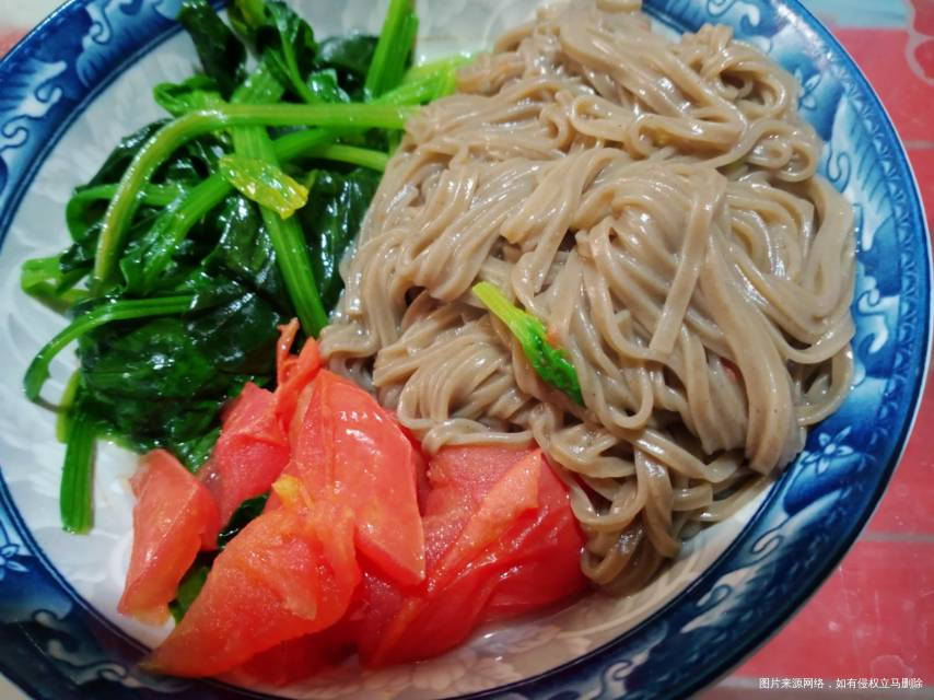 早餐鸡蛋紫薯黑豆加牛奶午餐荞麦青菜面下午加餐