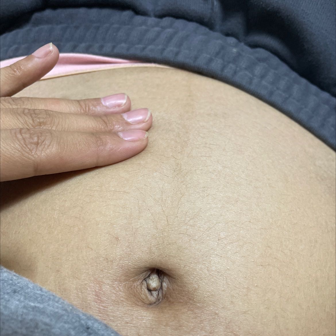 您好医生我现在14+4周我今天早上开始小腹稍