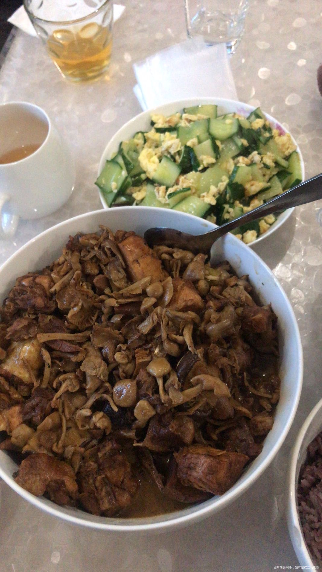 打卡今日份晚饭,小鸡炖蘑菇,纯纯的山上的迷你