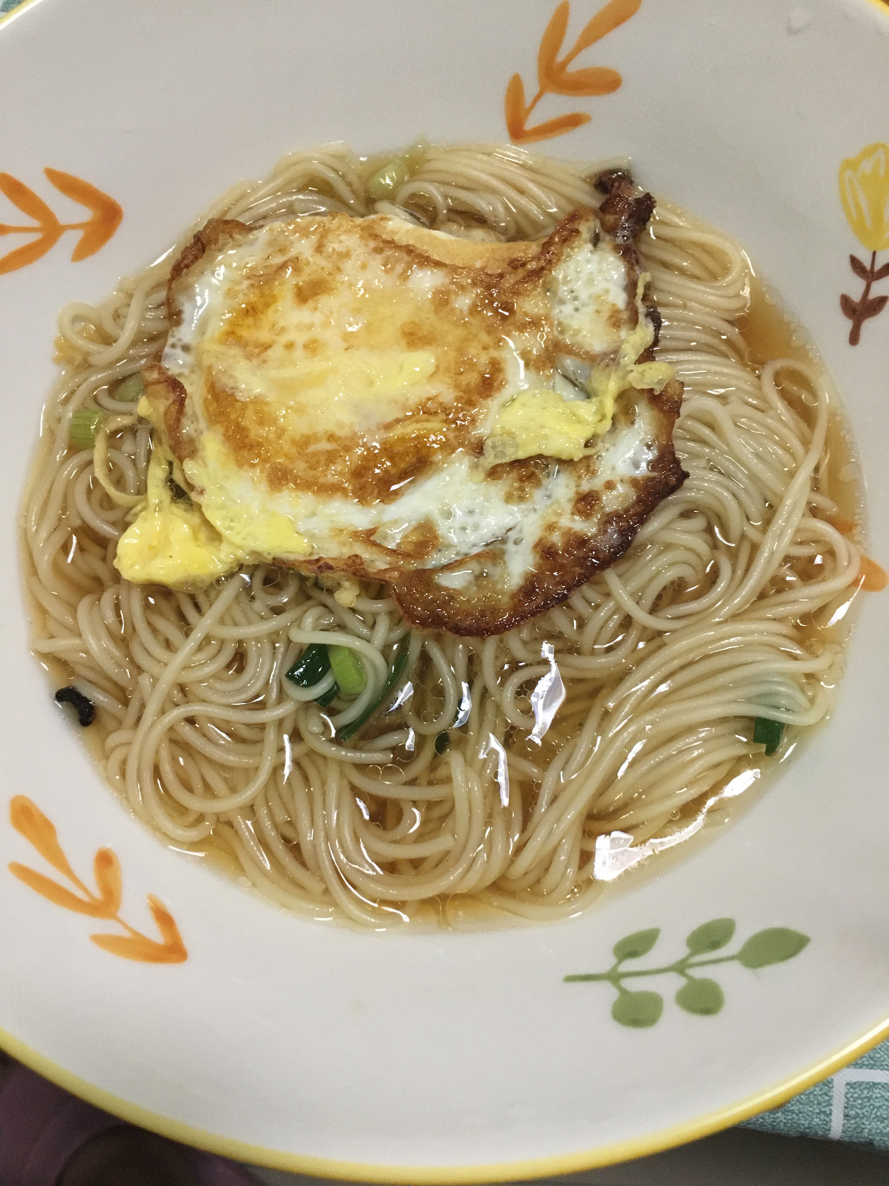 早餐🥣打卡煎鸡蛋🍳一枚面条🍝一小份午餐