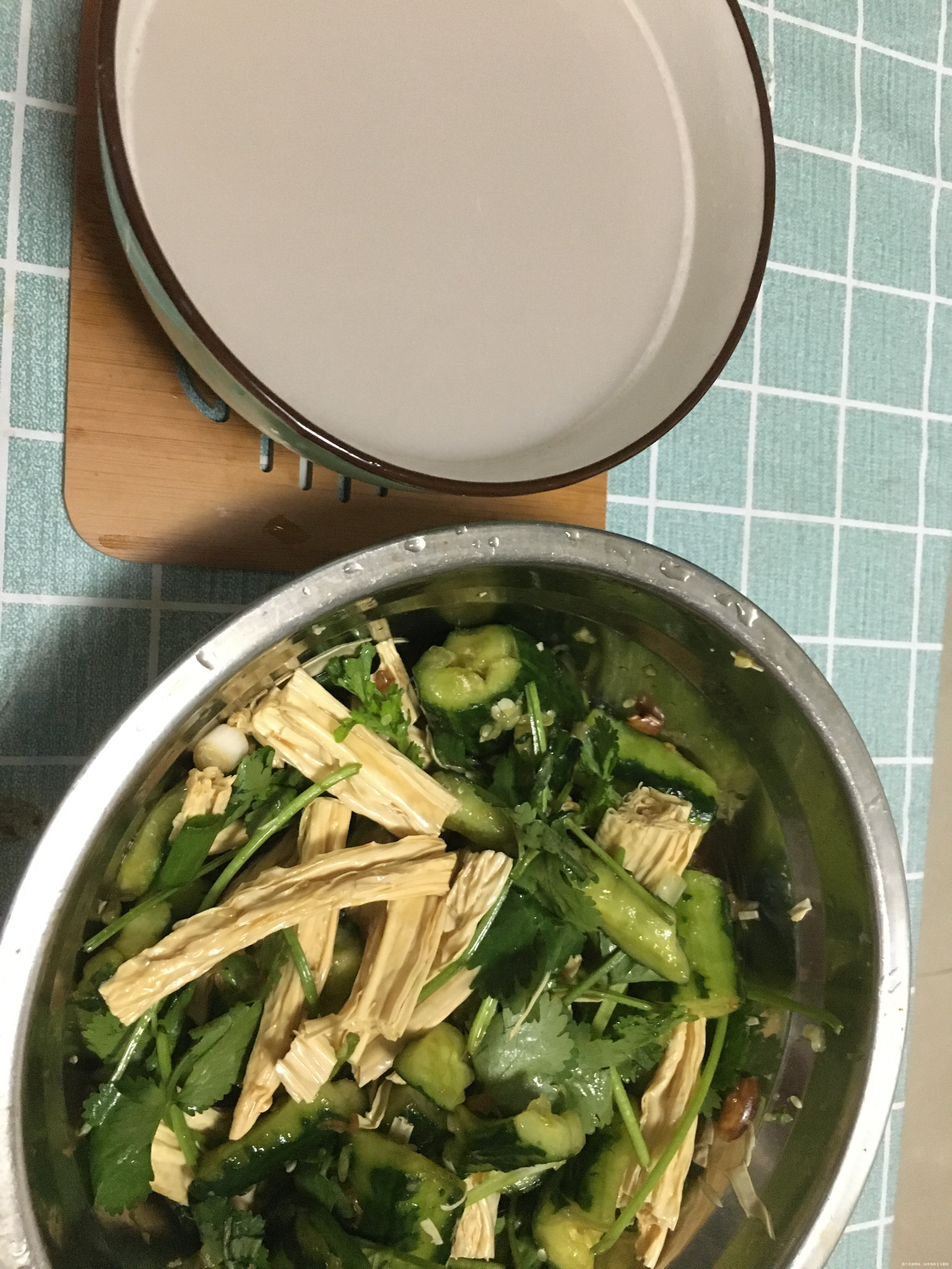 早餐吃了两个自己煎的面饼、午餐吃了一个小雪糕