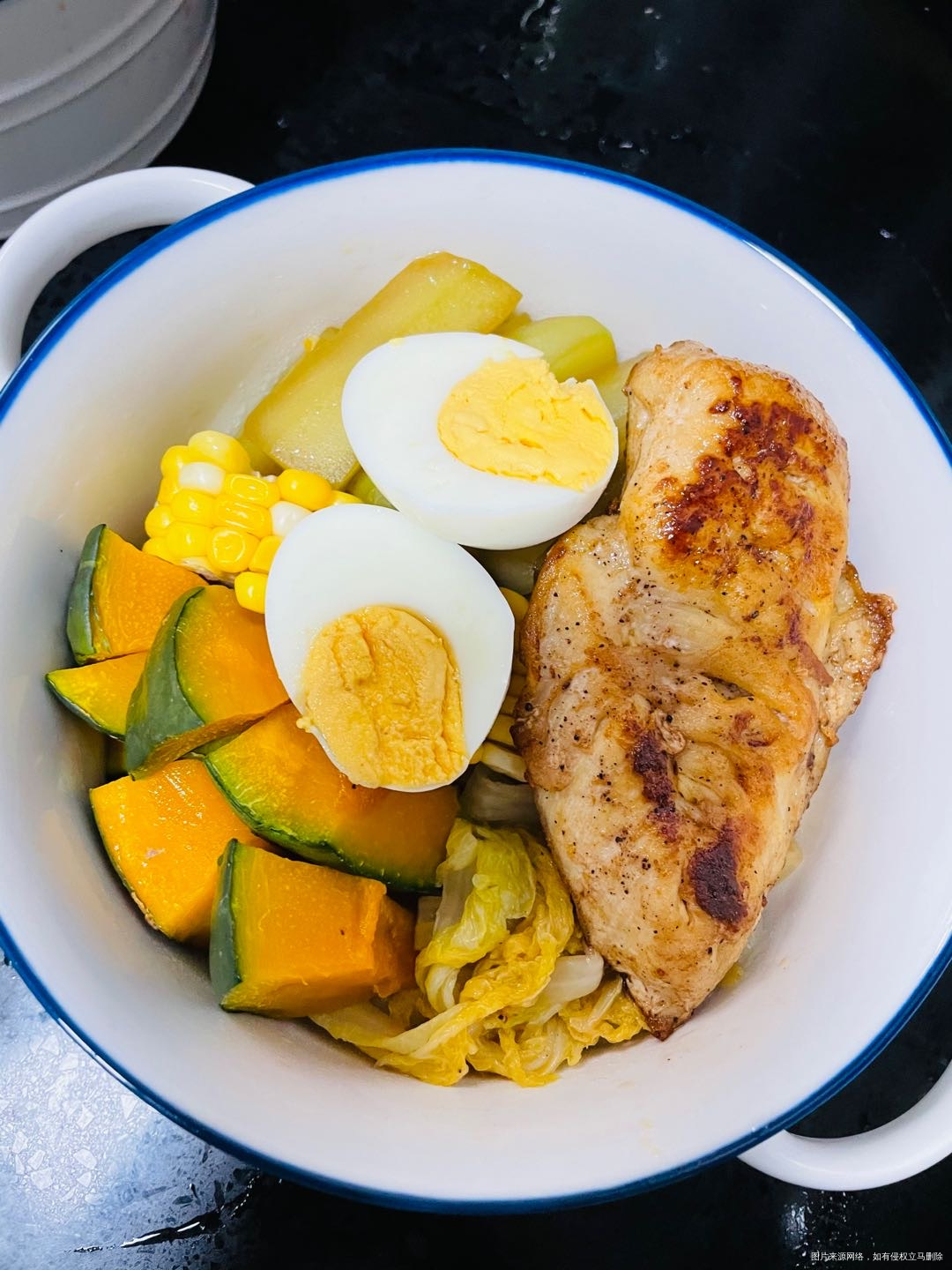 晚餐:煮减肥餐,还有粗粮饭的,不过这一大碗菜