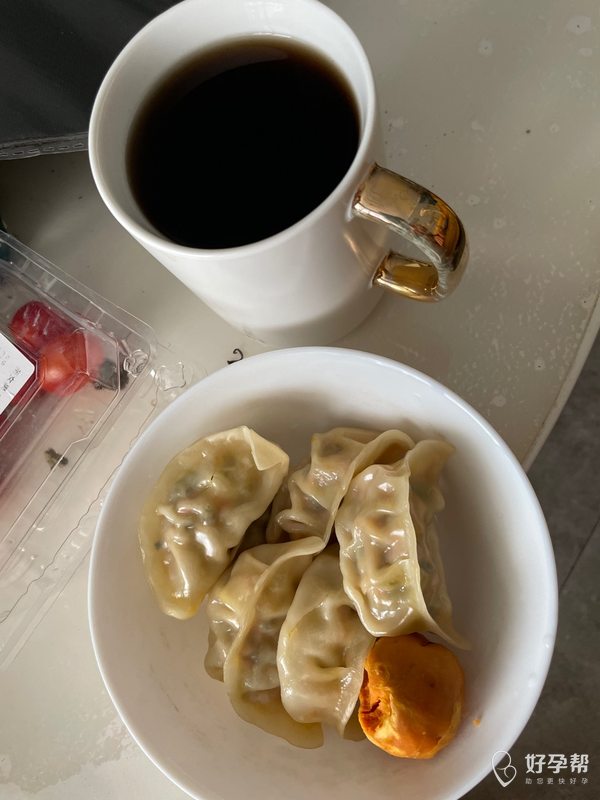 早餐:六只蒸饺 生地凉茶