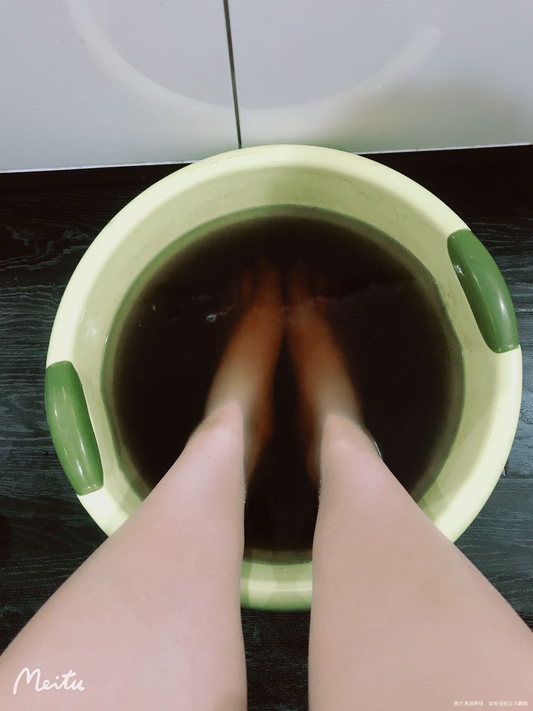 今天嗷嗷大风 不出去运动了 在家来个开合跳吧