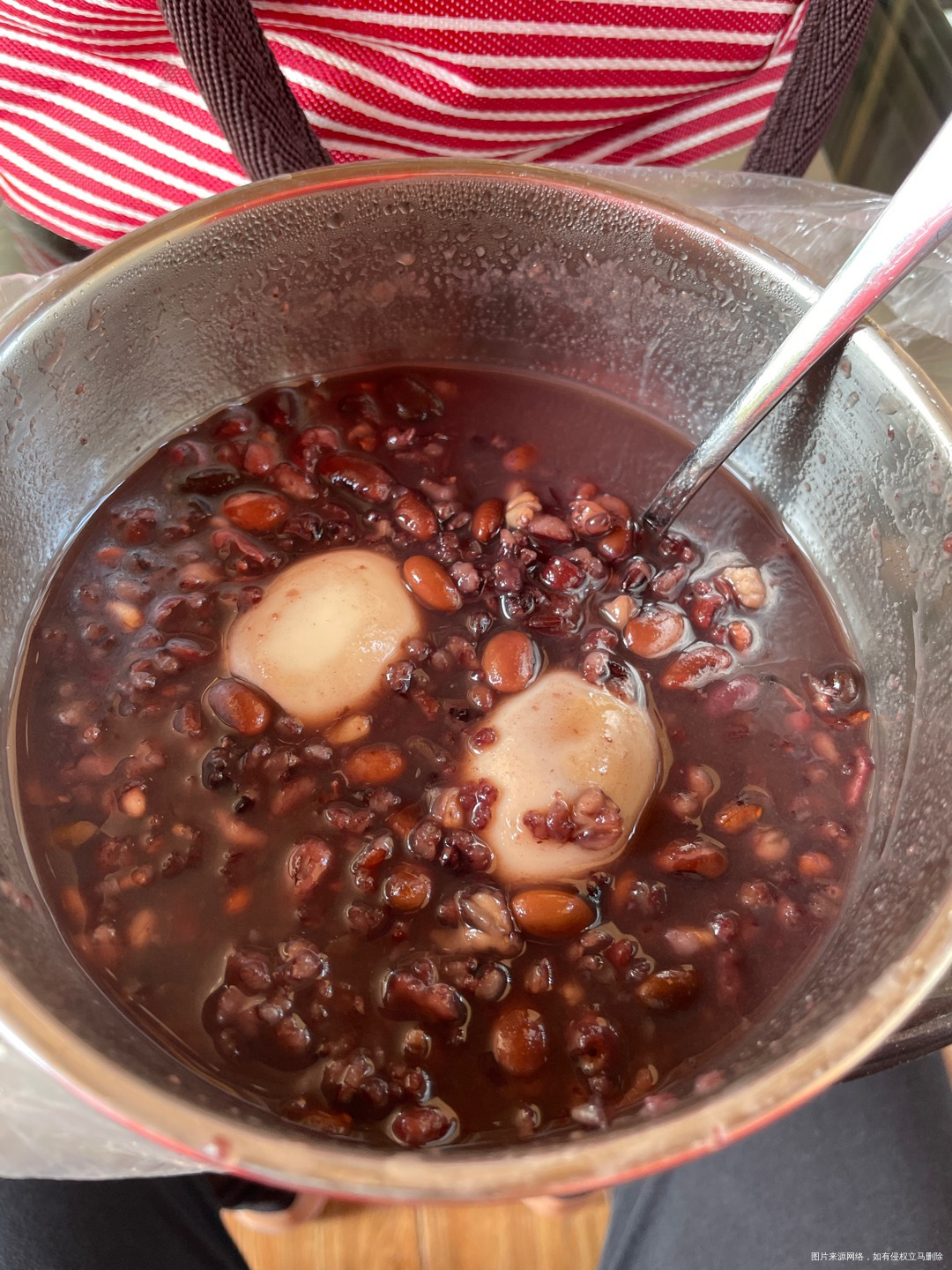 午餐:还是早上煮剩的杂粮粥,然后又煮了两只乌