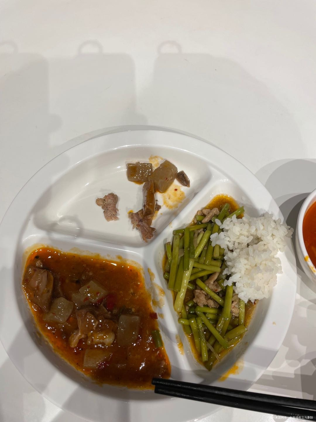 早餐玉米燕麦粥加坚果午餐茄子黑米豆皮晚餐魔芋