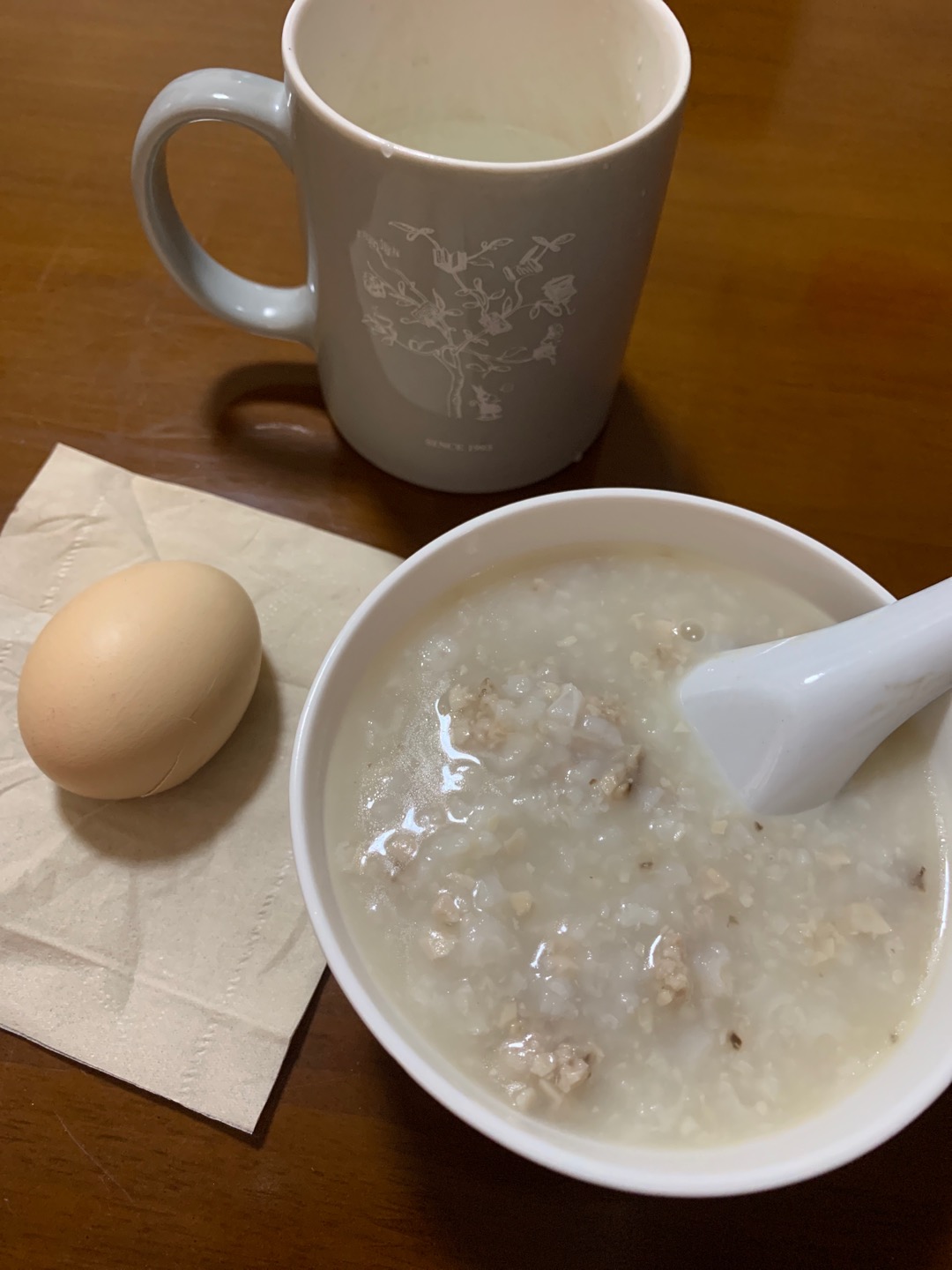 昨晩晚饭吃了水豆腐、冬菇瘦肉丸子,樱桃和三华