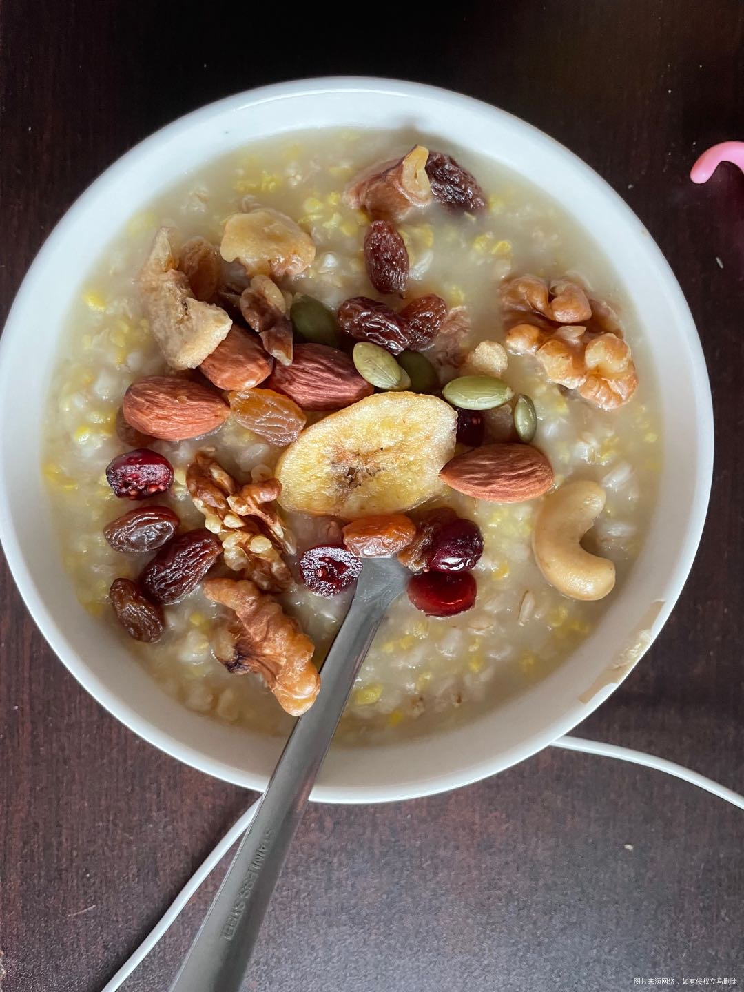 早餐玉米燕麦粥加坚果午餐茄子黑米豆皮晚餐魔芋