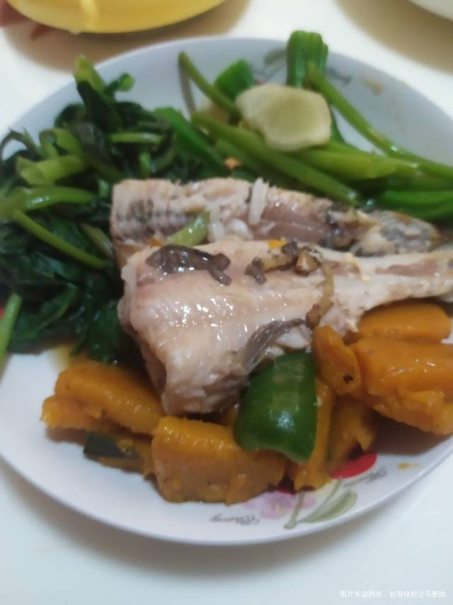 下午和闺蜜一起,没忍住,吃了好多零食,坚果水