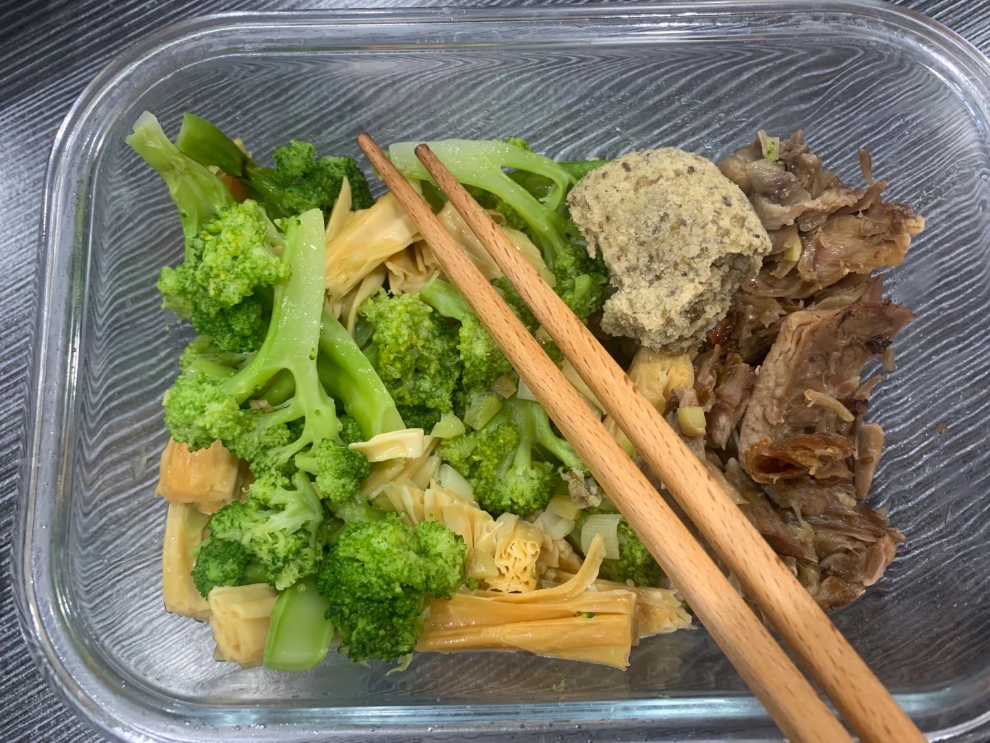 早餐:烧饼夹鸡蛋,红枣黑豆豆浆200ml,午