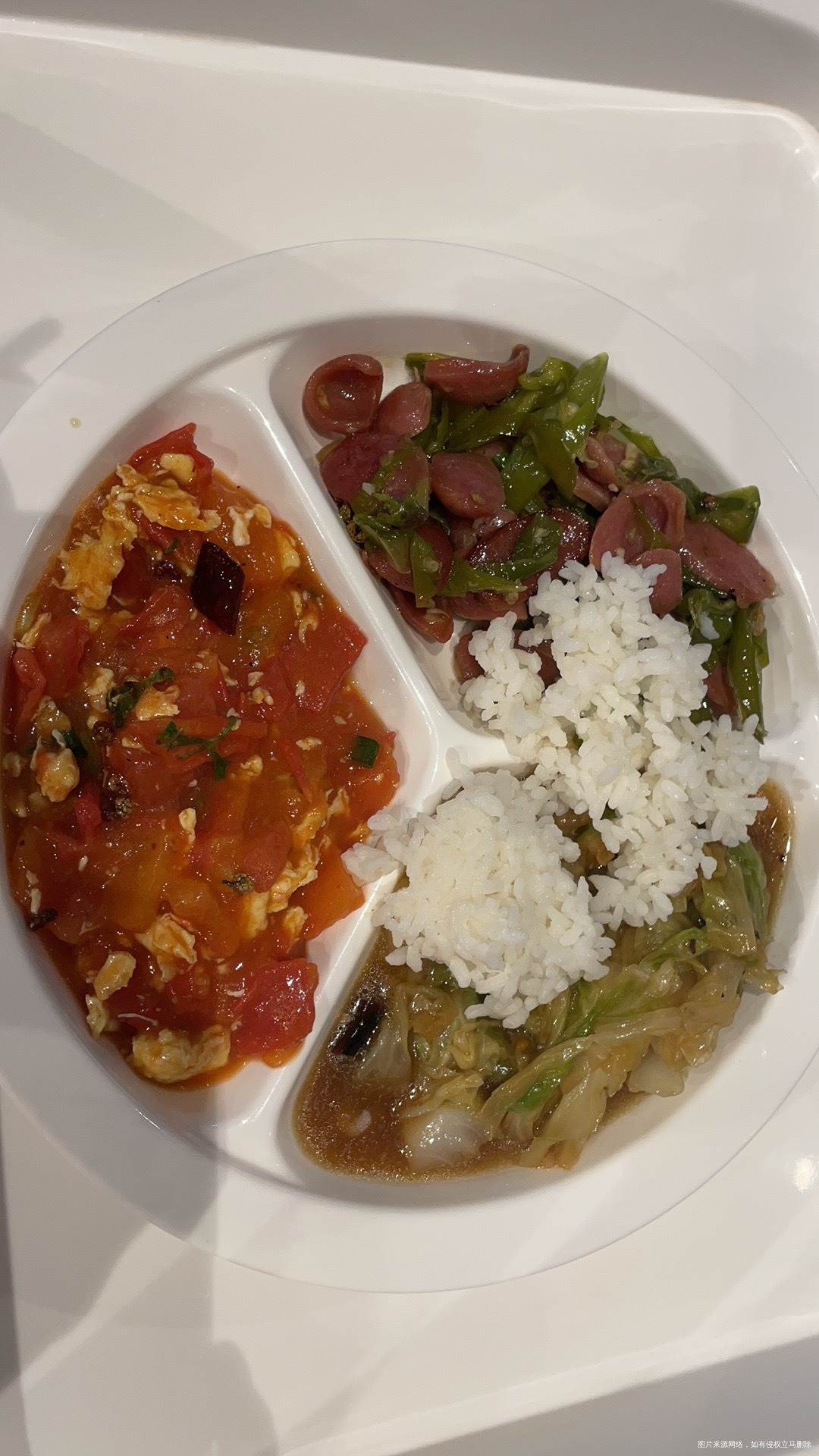 第二天晚餐西红柿炒鸡蛋+炒白菜+几个小肠忍住