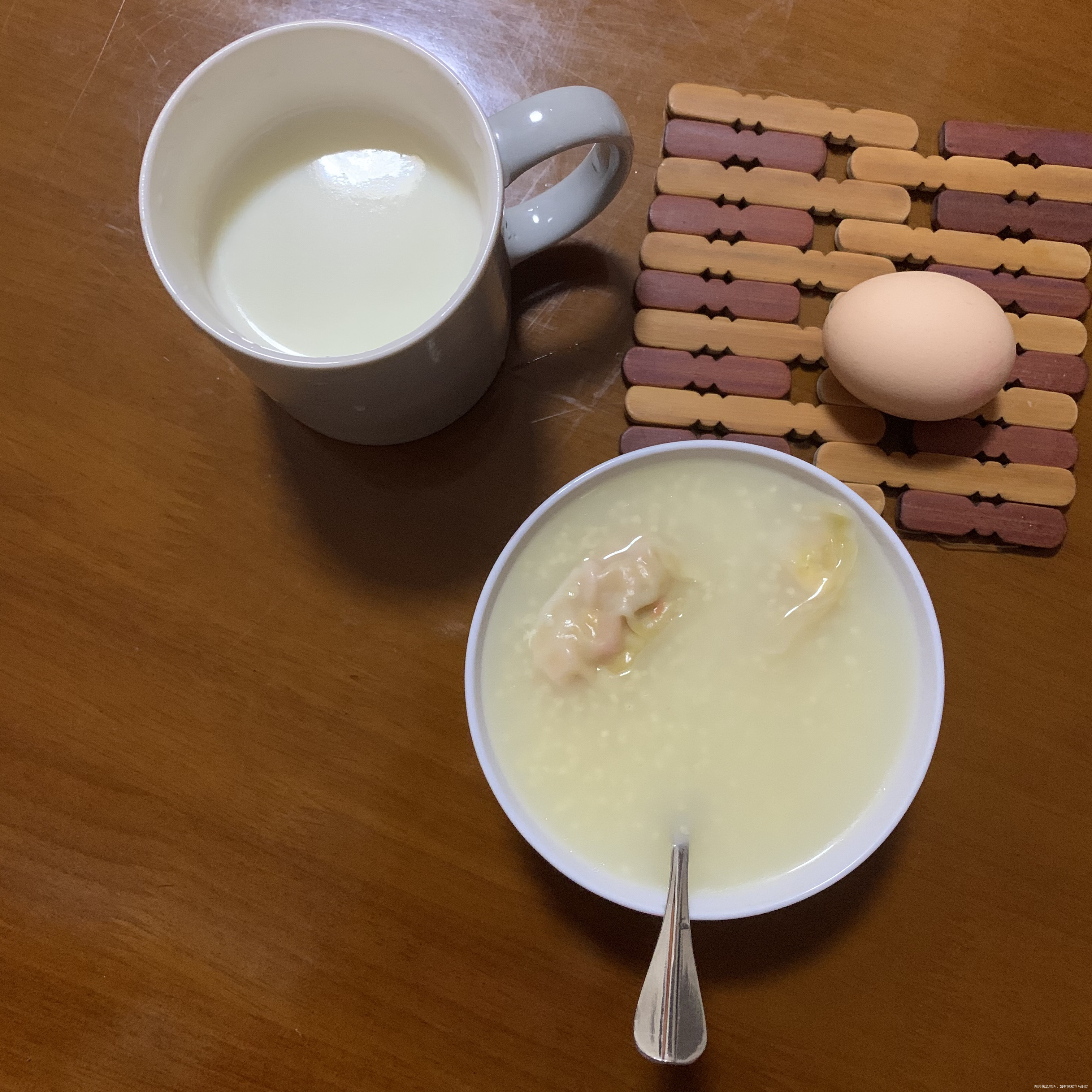 因为昨晚测了一下有灰印,也不知道是不是自带水