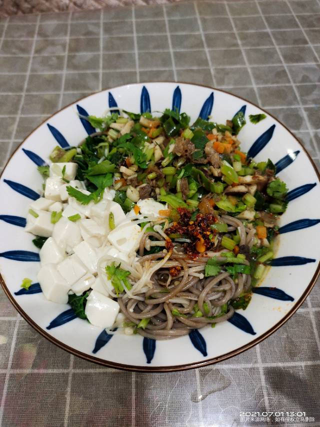 早,西葫芦鸡蛋锅塌一个+牛肉+蓝莓+黑豆浆。