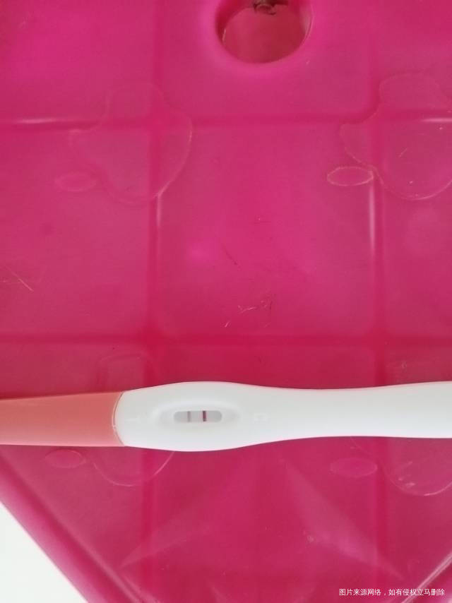 我刚刚用验孕棒测了一下一深一浅怎么回事