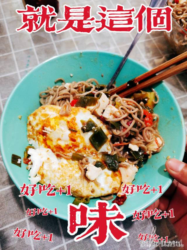 早餐,油饼3个+菜+牛肉60g+纯牛奶一盒。