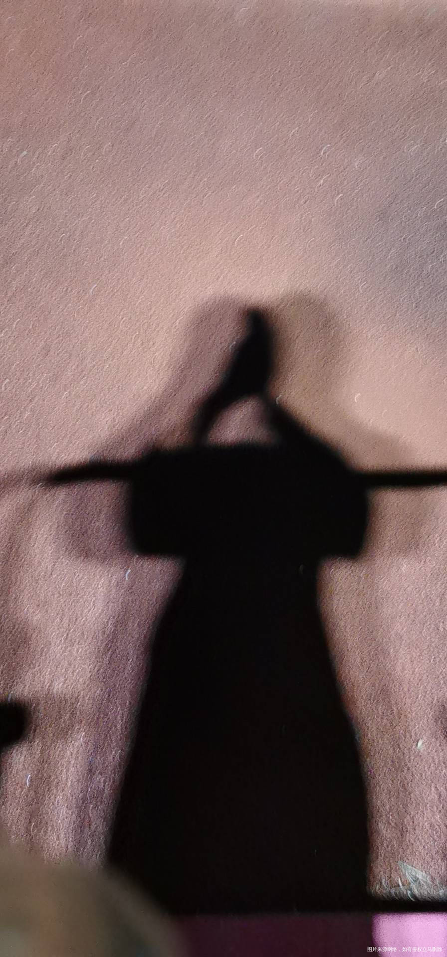 今天去操场散步加运动器材一小时回家,下雨了运