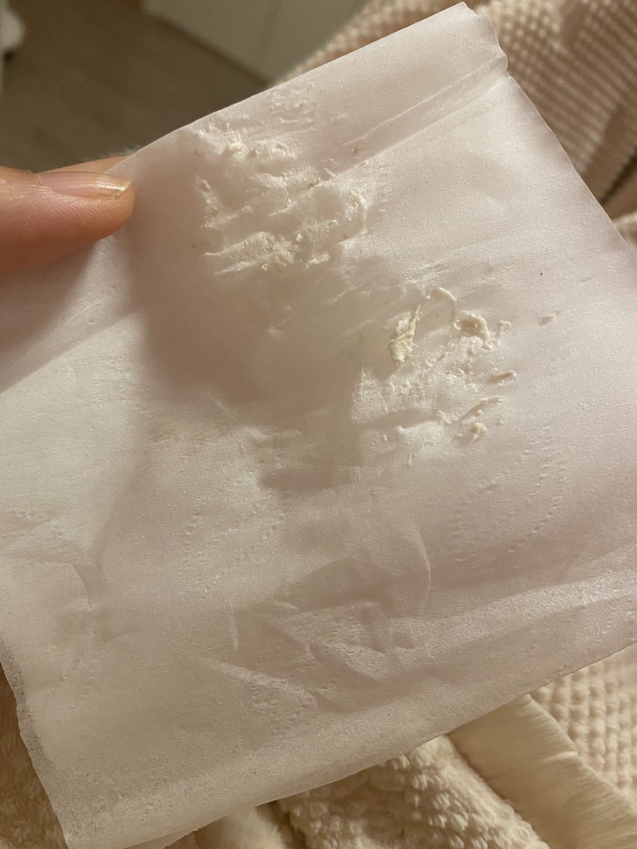 请问孕早期我昨天晚上塞黄体酮胶囊手套上颜色不