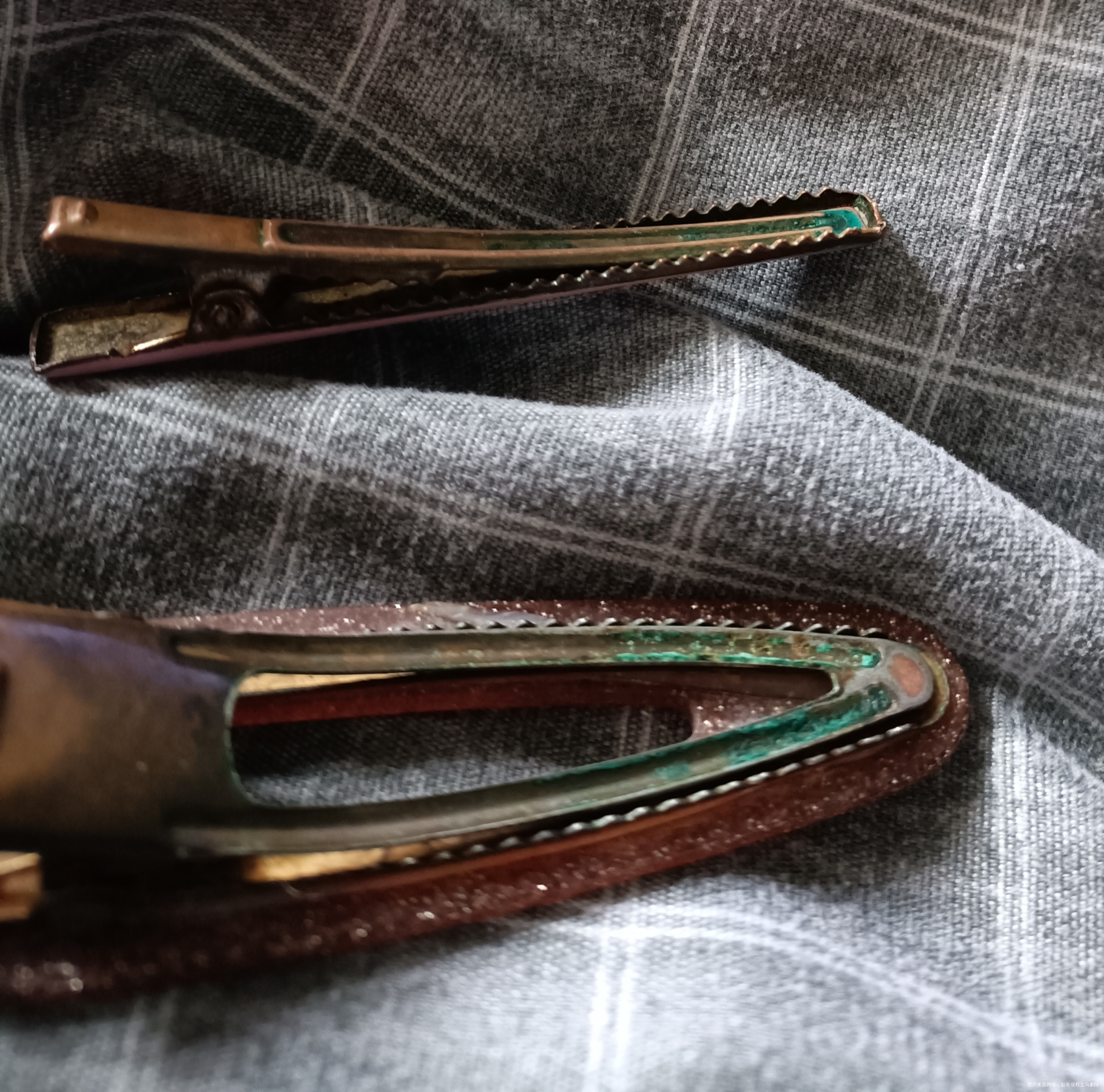 想问下各位医生有铜锈的发夹戴了几年了现在怀孕