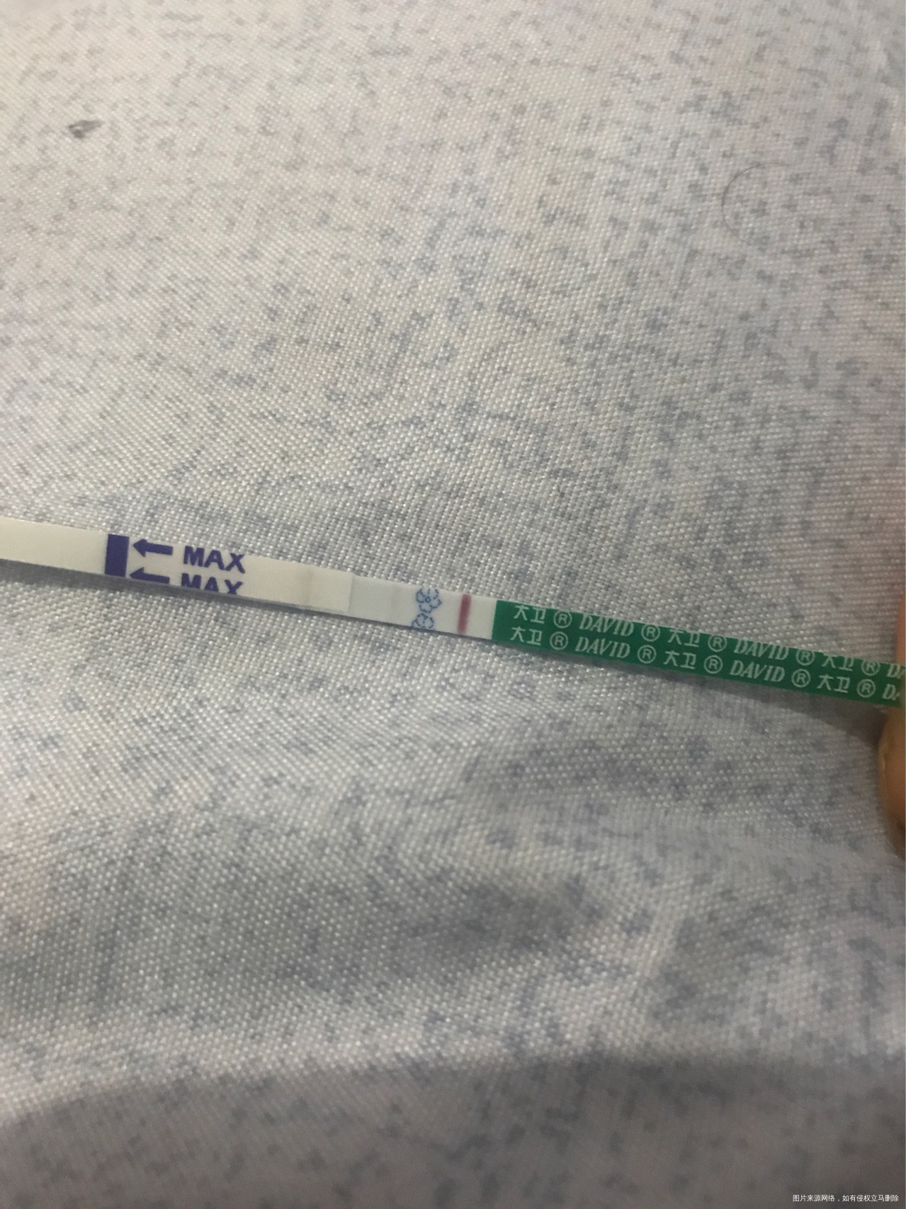 囊胚移殖第七天早晨起床晨尿检验一条杠红些一条