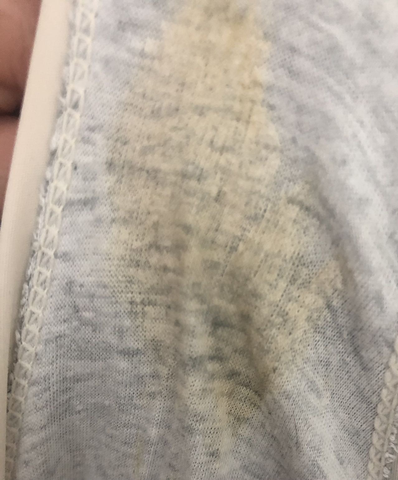 这几天干活都比较重一使劲就感觉白带流出来湿透