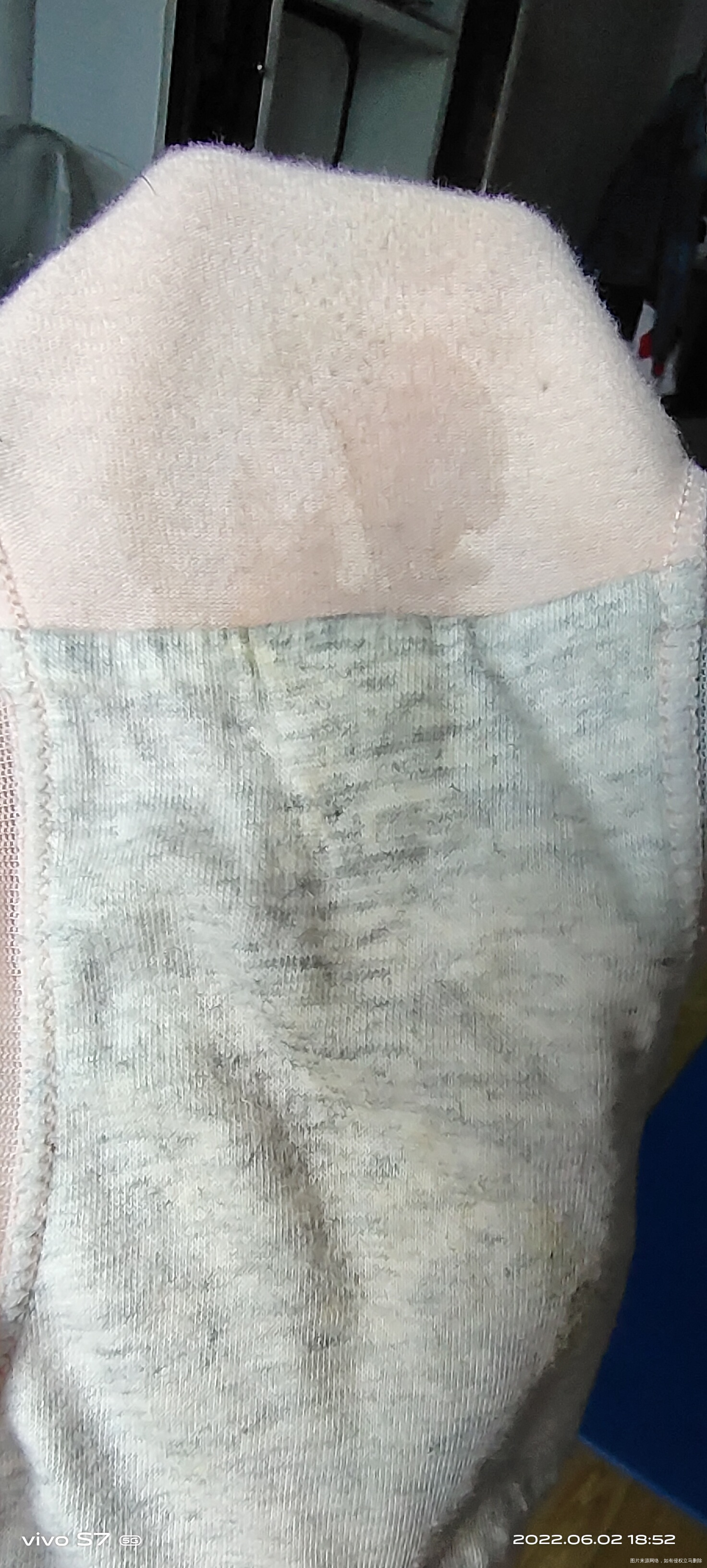 孕13周内裤老是湿漉漉的也不知道是羊水还是尿