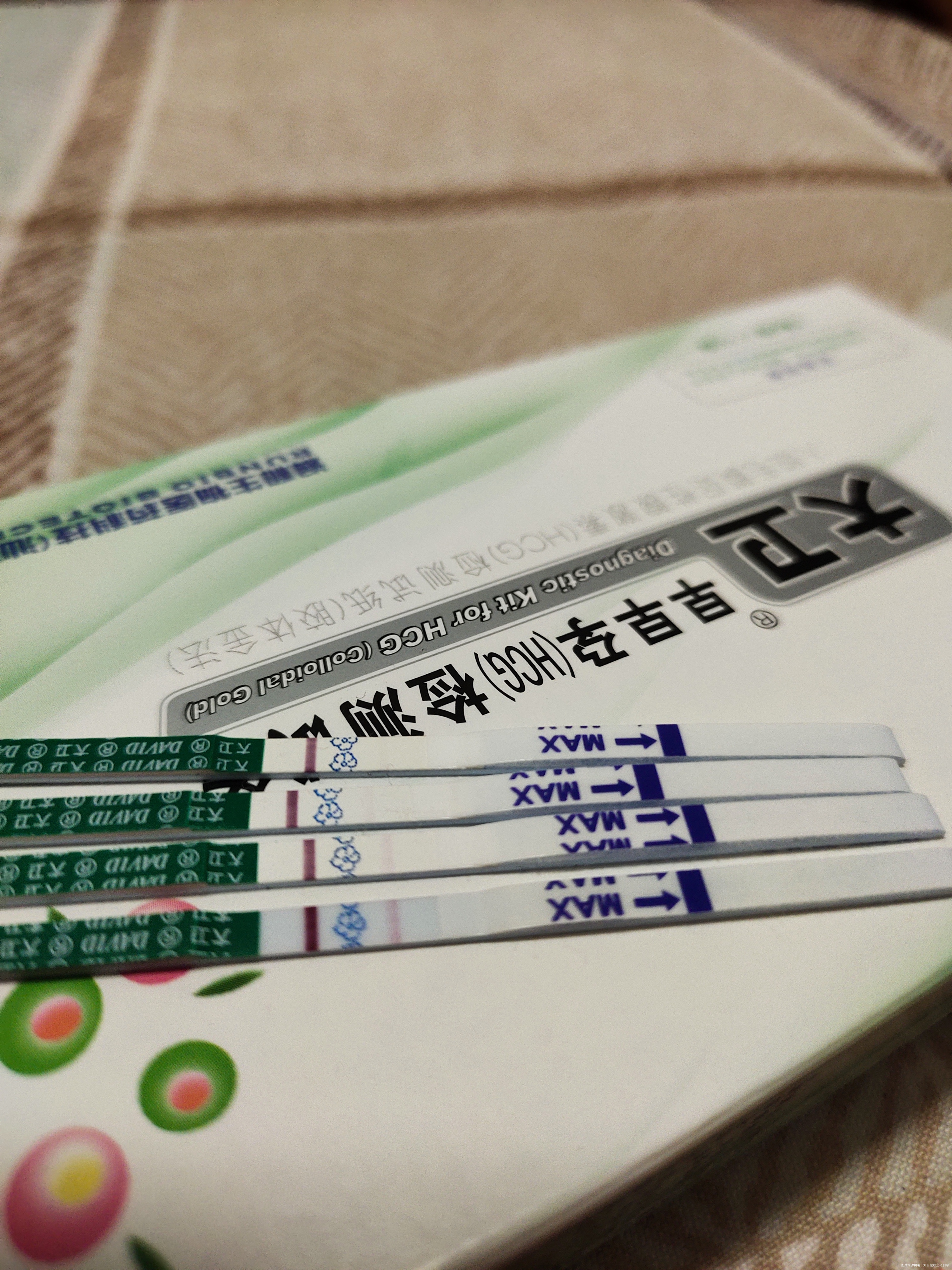 这是我鲜囊胚移植后开始第五天测到的最底下那个