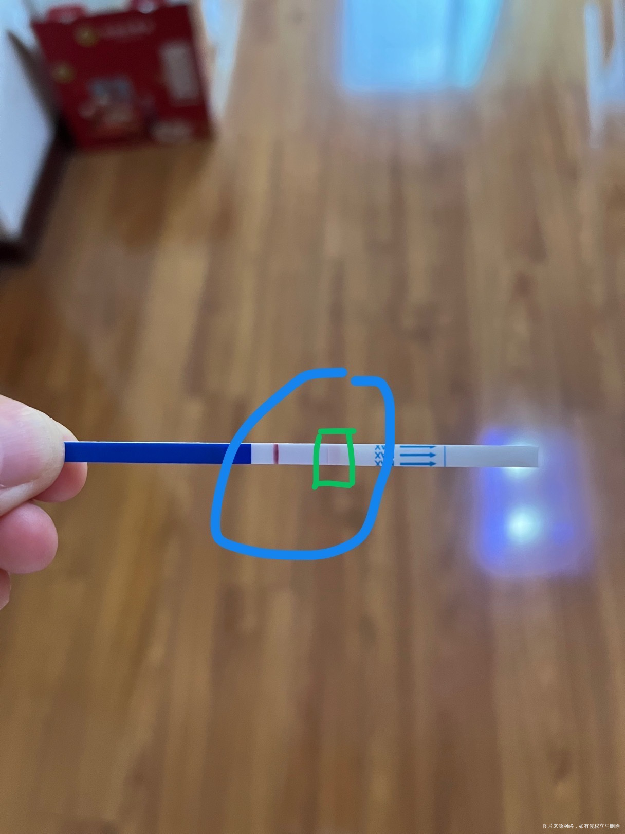 你好医生囊胚移植第5天测的不是很明显两张都是