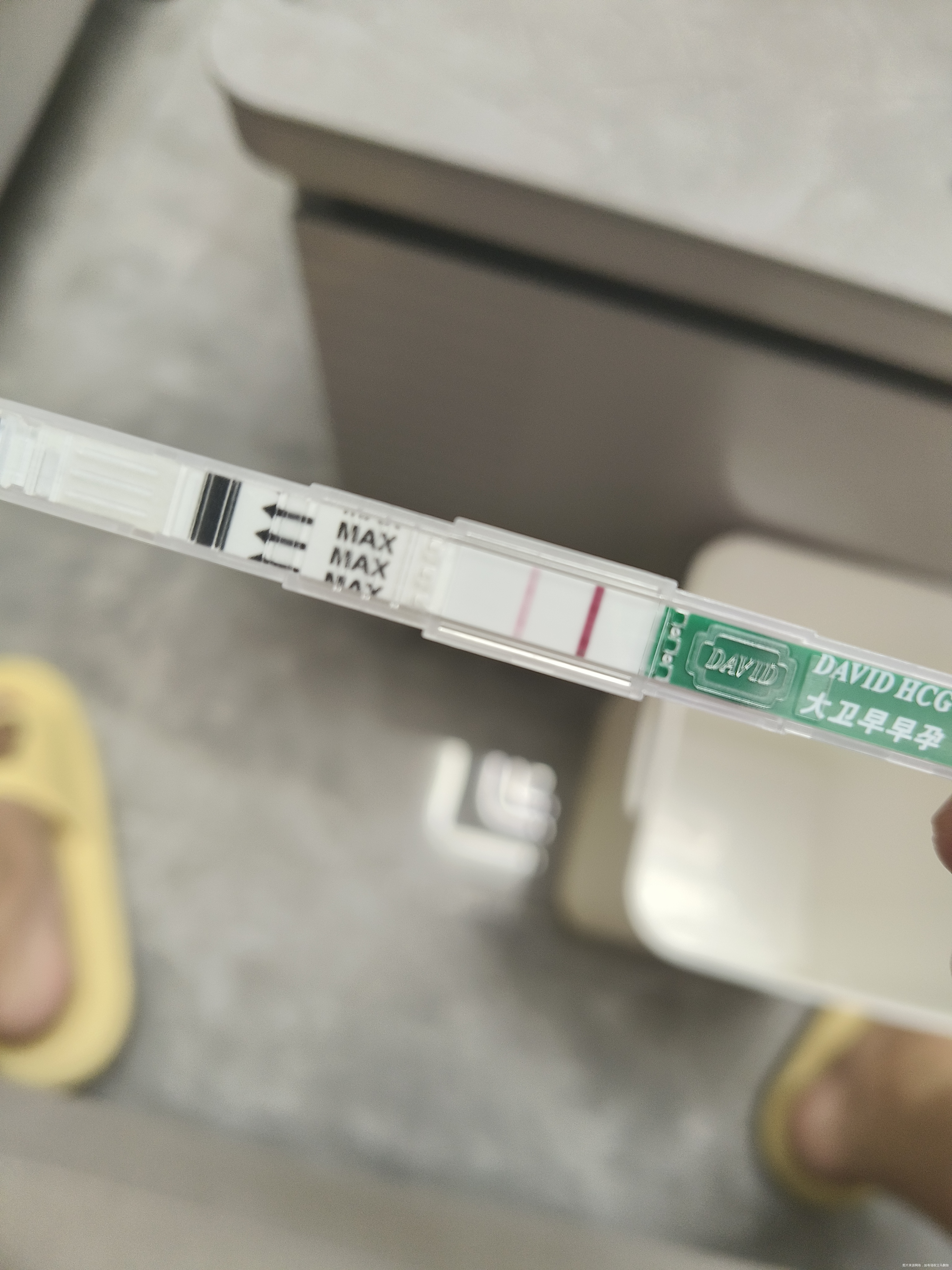 我这刚怀孕4周1天就有咖啡色分泌物怎么回事啊