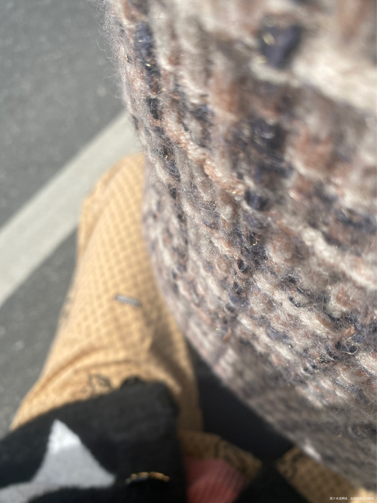 24周多坐这个小电瓶车比较矮腿屈着肚子这个没