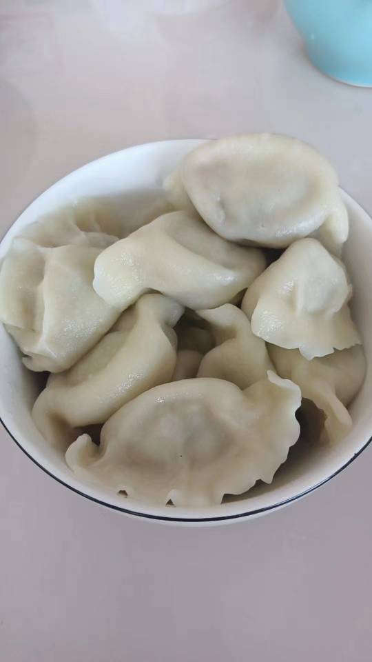 每天的生活简简单单，只要能填饱肚子就