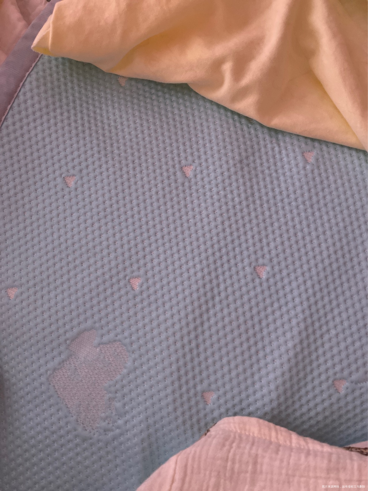 十几天宝宝买的这个垫子给宝宝睡觉铺上去的用清