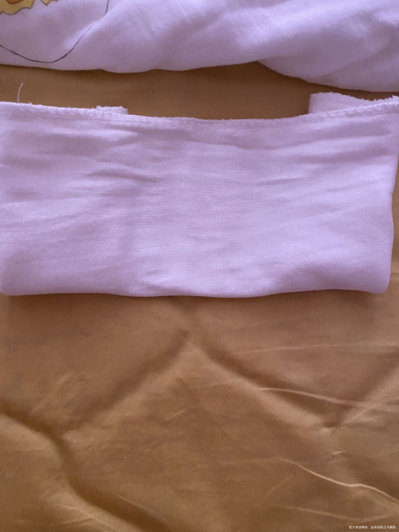 十五天的新生儿睡觉头下面可以用这种毛巾叠的小