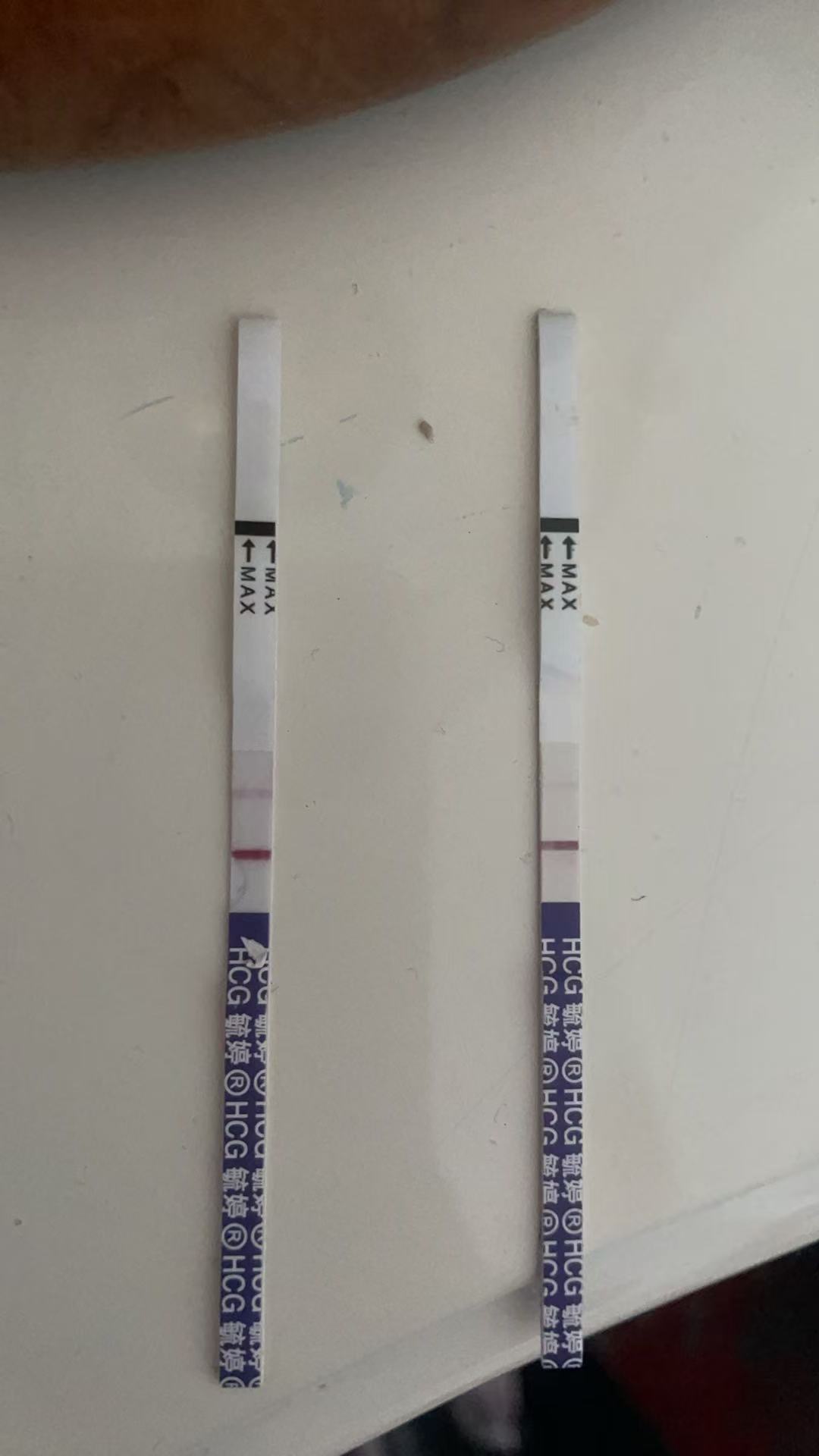 帮我看看左边这个是不是怀孕了