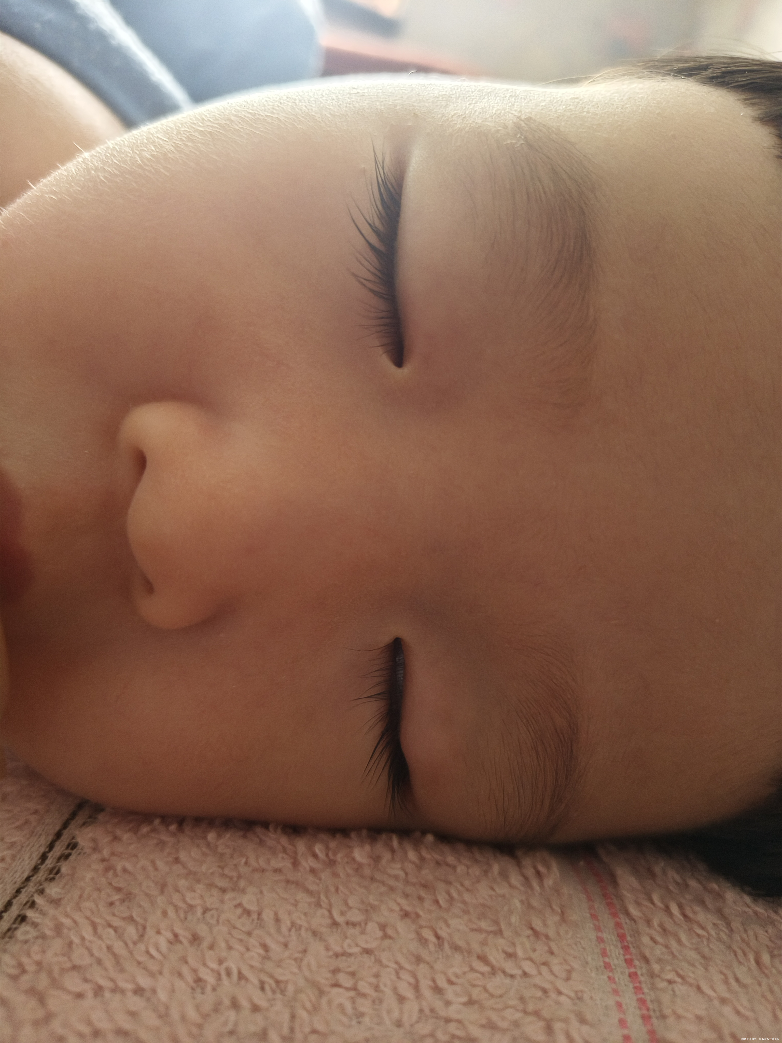 孩子眼皮上有个疙瘩怎么办