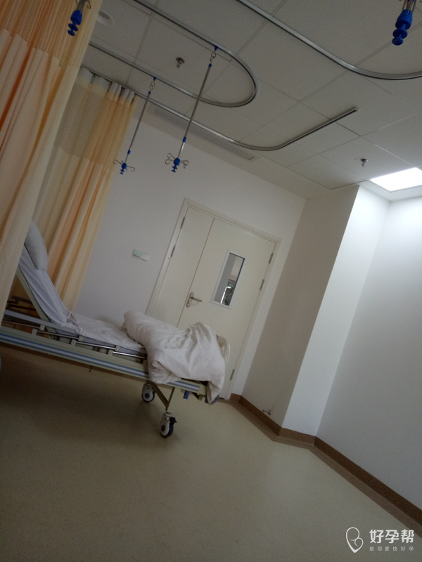 一个人住一个大病房,像vip病房一样
