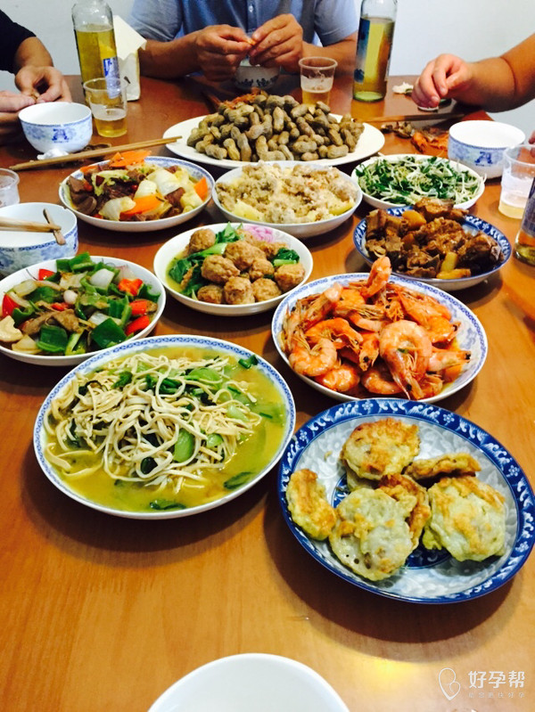 中秋节快乐家庭团圆聚会餐