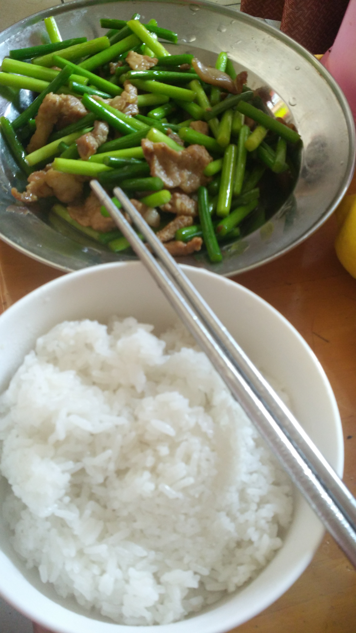 一个人一道菜一碗饭就一餐