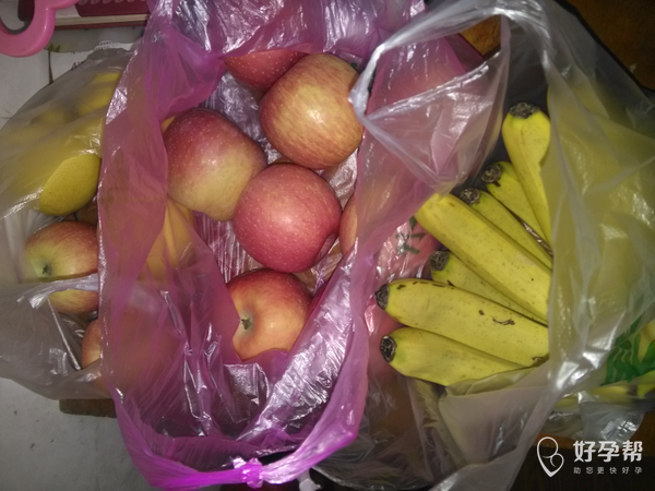 刚刚出去又买了一堆水果,自己一个人吃够吃几天了